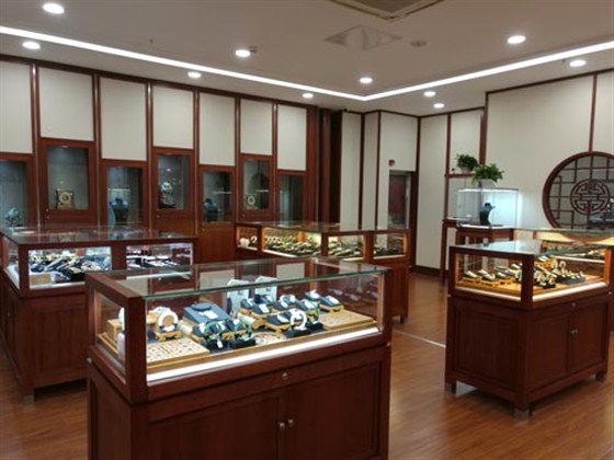 进出典当行的年轻人越来越多，到底是什么吸引了他们？
