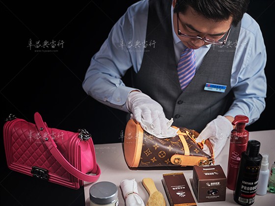 阜昌典当行 优秀典当服务案例 (2) 拷贝 阜昌典当行 优秀典当服务案例 (2) 拷贝