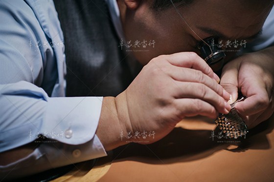 阜昌典当行实力 专业鉴定师团队 (7) 拷贝 阜昌典当行实力 专业鉴定师团队 (7) 拷贝
