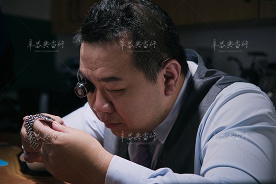 阜昌典当行实力 专业鉴定师团队 (6) 拷贝 阜昌典当行实力 专业鉴定师团队 (6) 拷贝