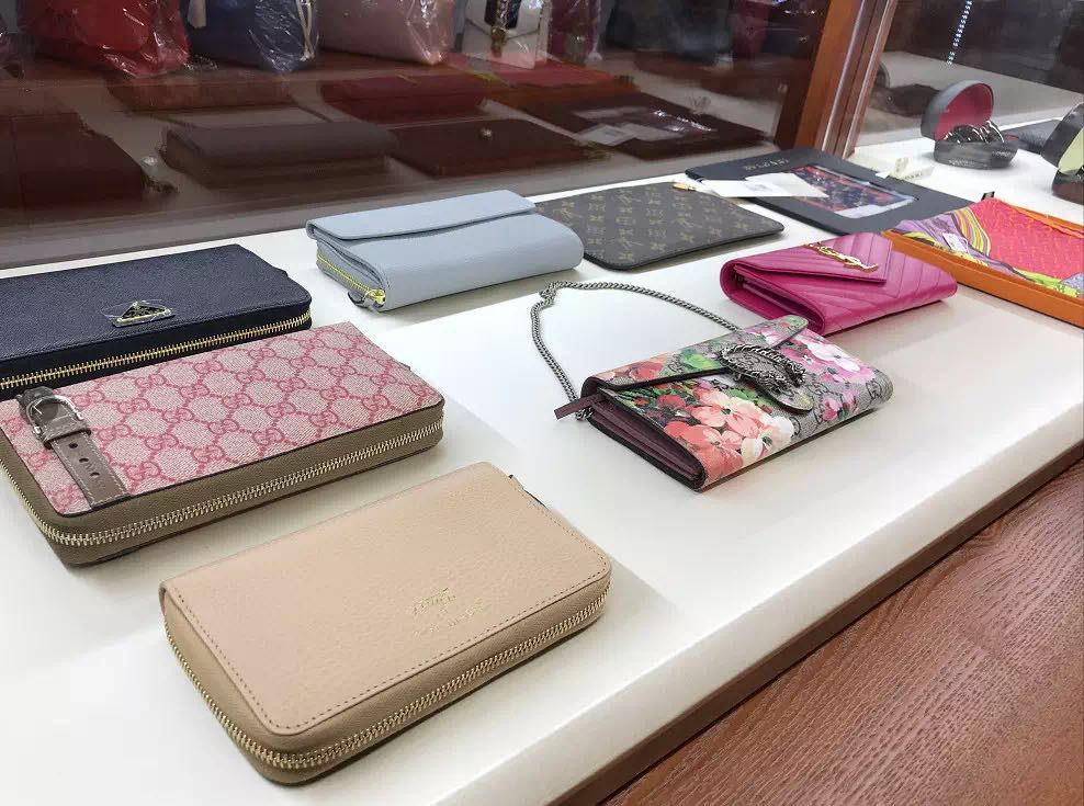 阜昌典当行翠微店奢侈品柜台实景图2